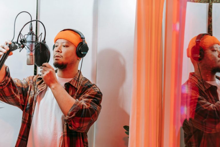 How To Choose The Right Microphone For Your Voice